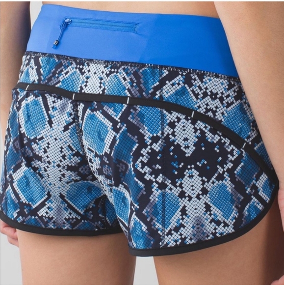 LULULEMON Speed Up Lined Short 4", size 6, snakeprint - Picture 2 of 8